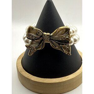 Elegant Faux Pearl Stretch Bracelet With Gold Bow Accent